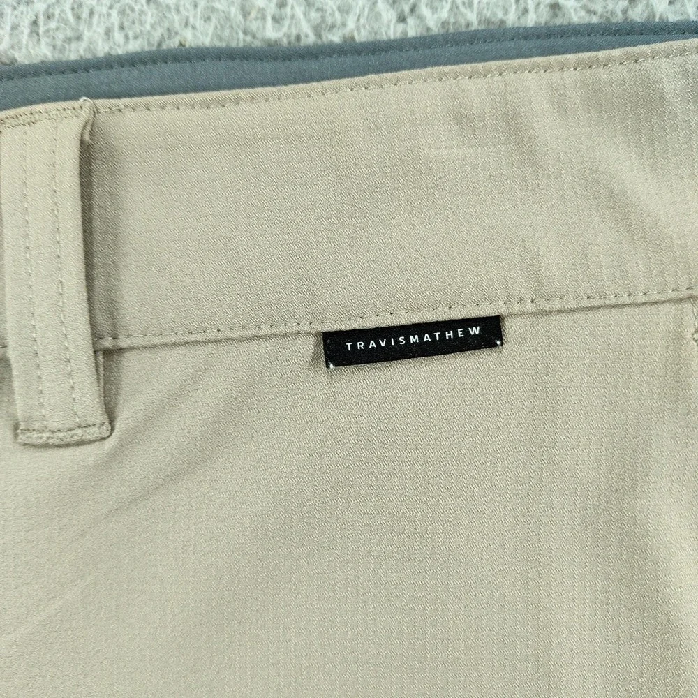 Travis Mathew Shorts Mens 38 Beige 9 Inch Stretch Chino Performance Golf Casual